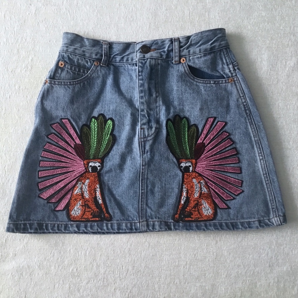 Made in Italy Woman’s Size 27 Denim Skirt with Fun Patches Unknown Brand